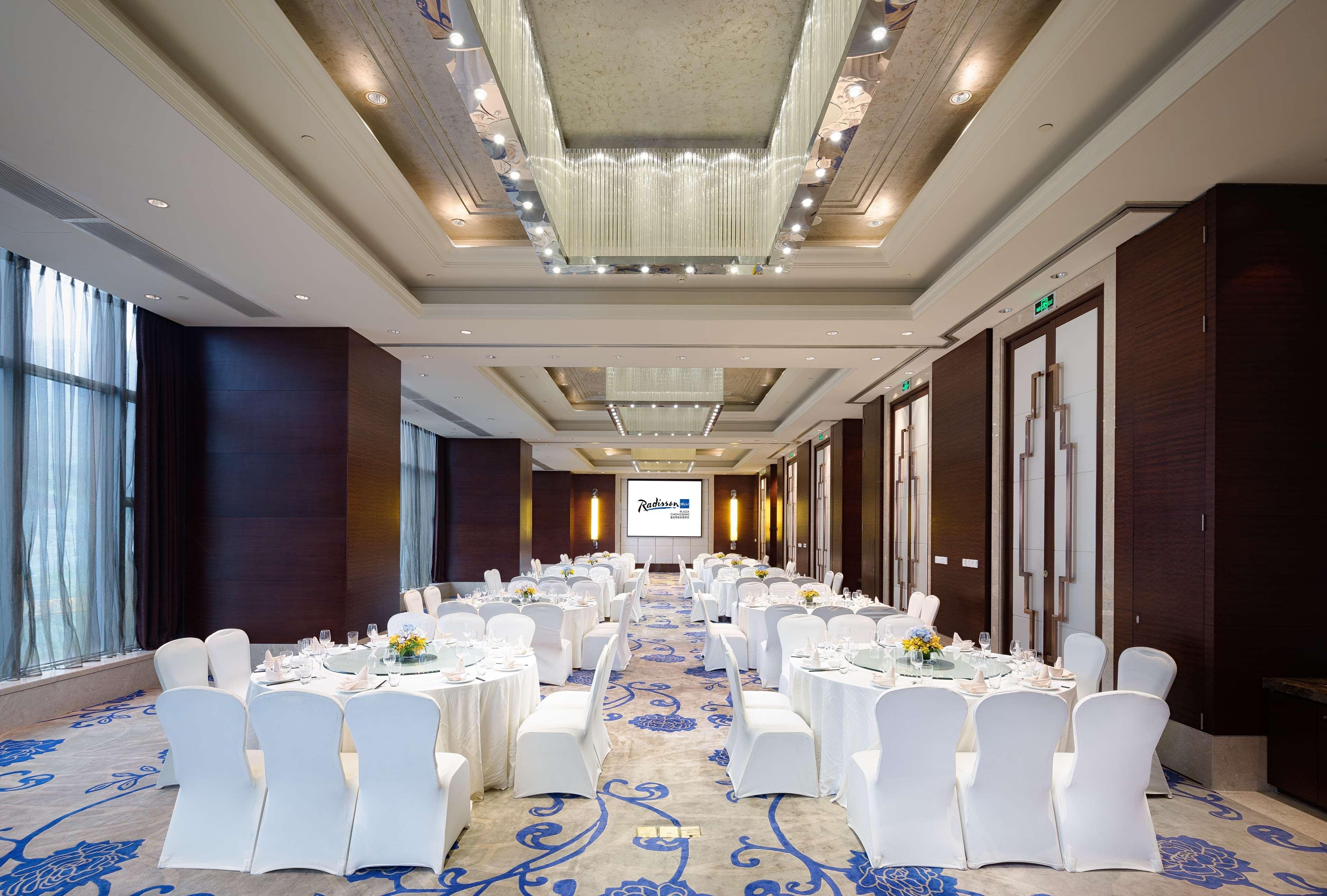 Radisson Blu Plaza Chongqing - Free 2 Bottle Of Local Beer Per Room During Stay Ngoại thất bức ảnh