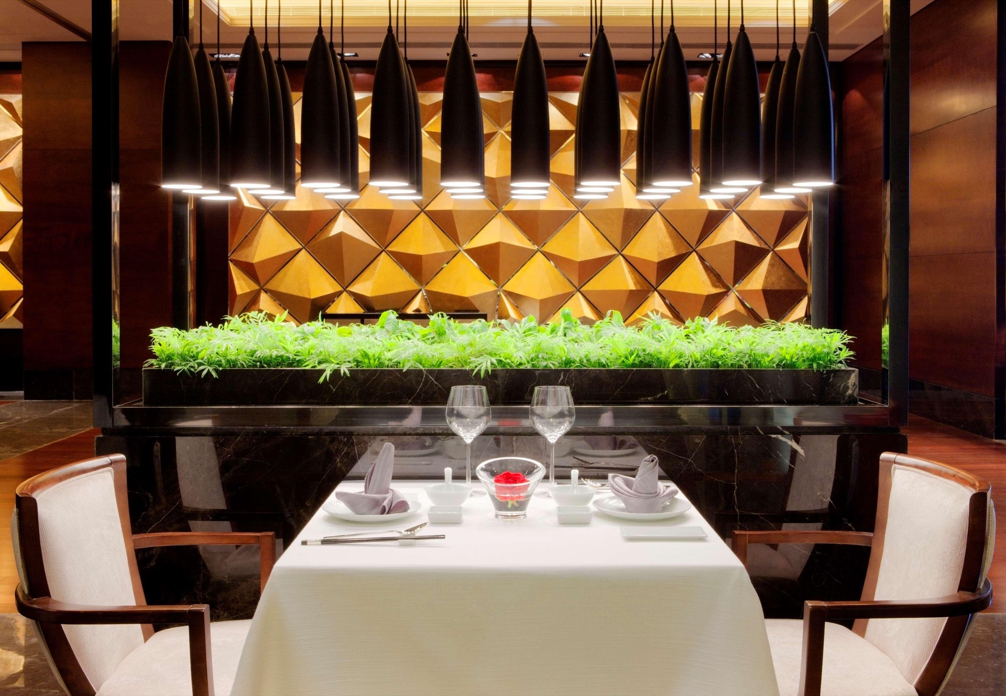 Radisson Blu Plaza Chongqing - Free 2 Bottle Of Local Beer Per Room During Stay Ngoại thất bức ảnh