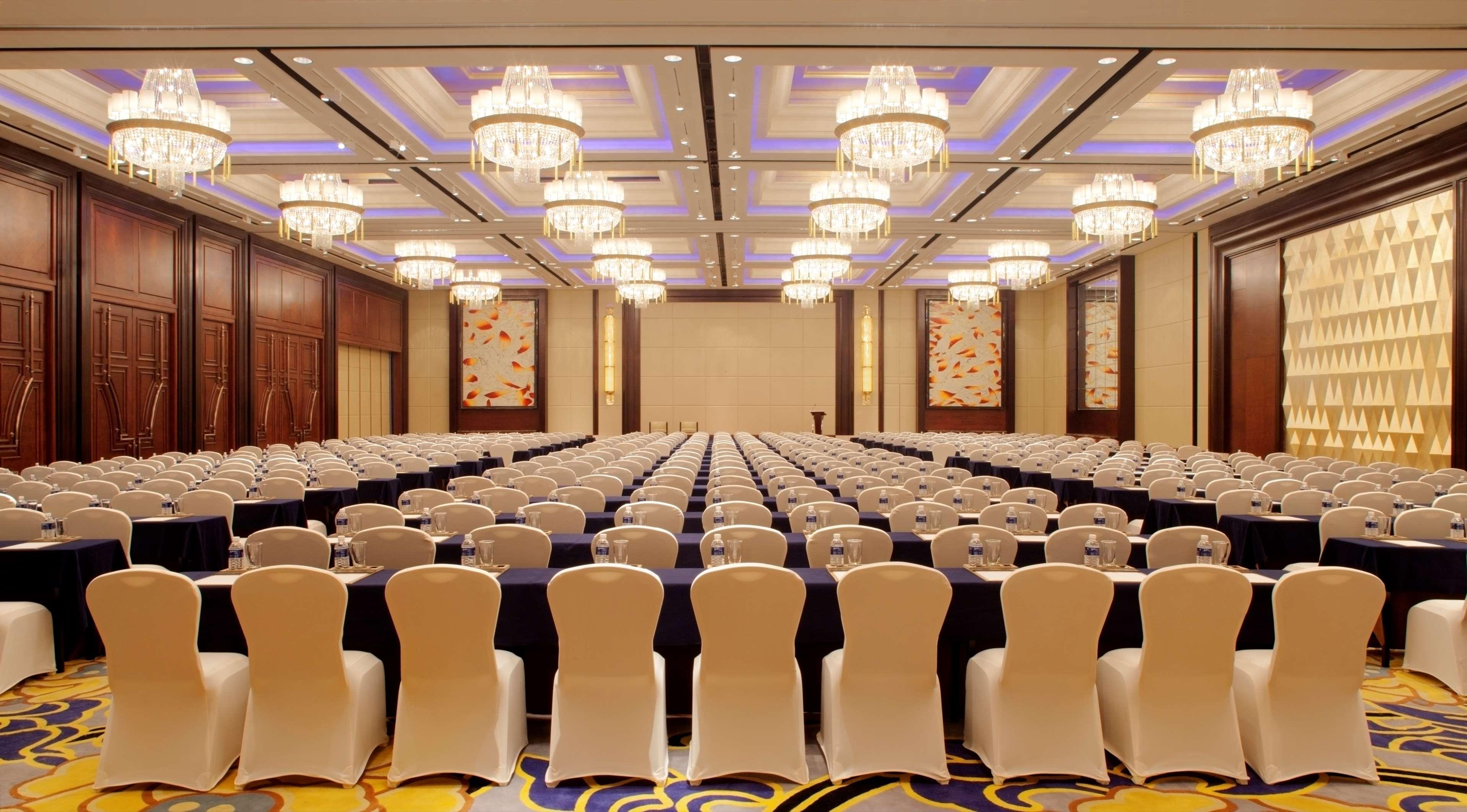Radisson Blu Plaza Chongqing - Free 2 Bottle Of Local Beer Per Room During Stay Ngoại thất bức ảnh