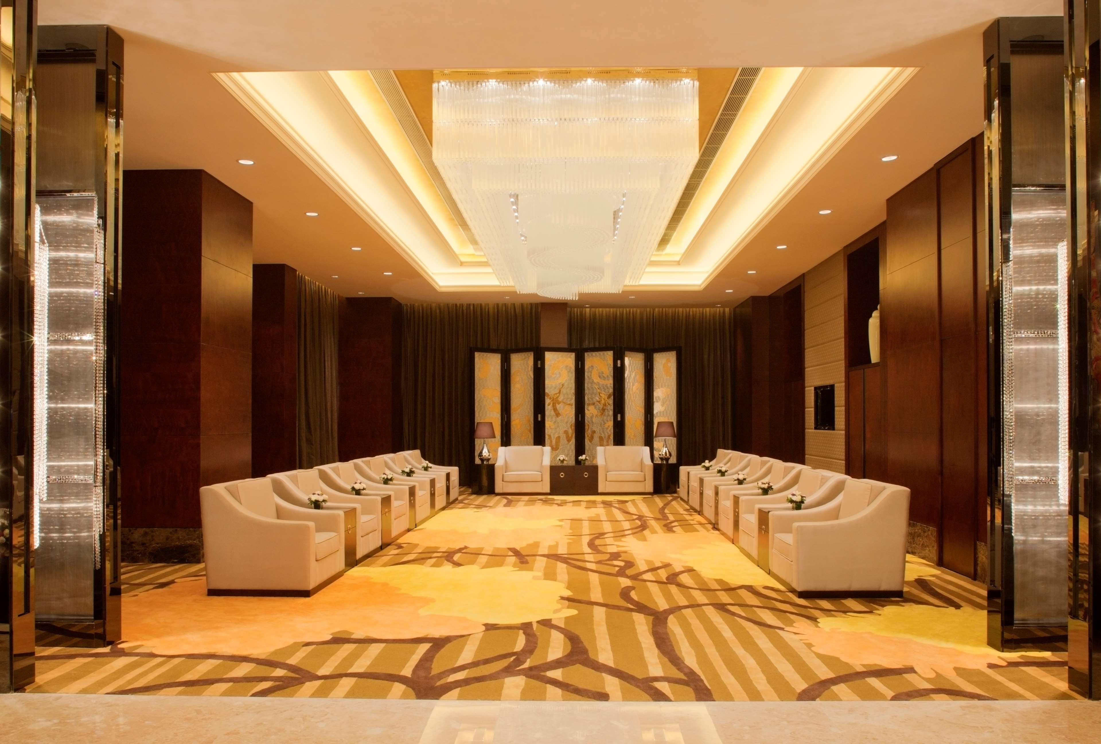 Radisson Blu Plaza Chongqing - Free 2 Bottle Of Local Beer Per Room During Stay Ngoại thất bức ảnh