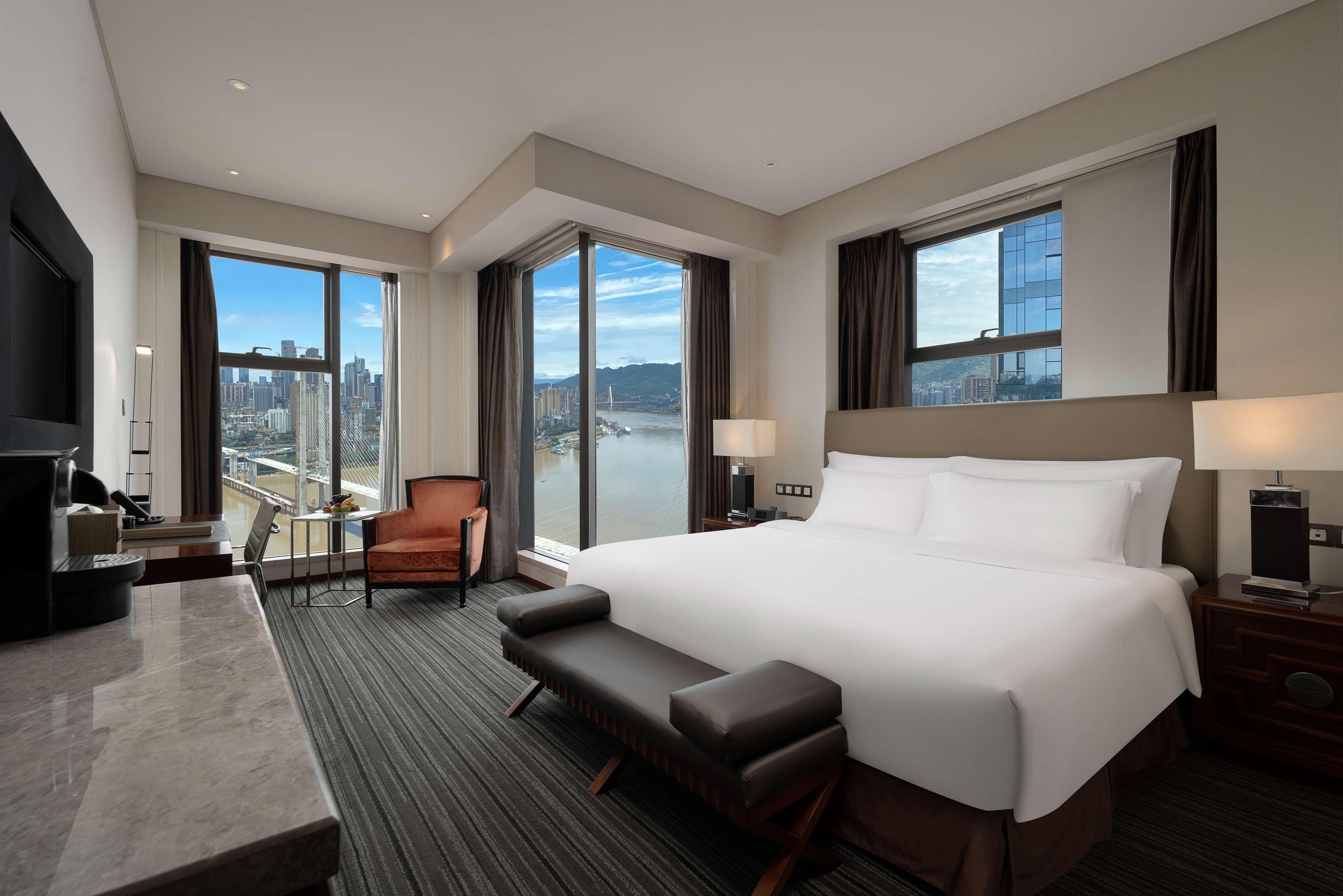 Radisson Blu Plaza Chongqing - Free 2 Bottle Of Local Beer Per Room During Stay Ngoại thất bức ảnh