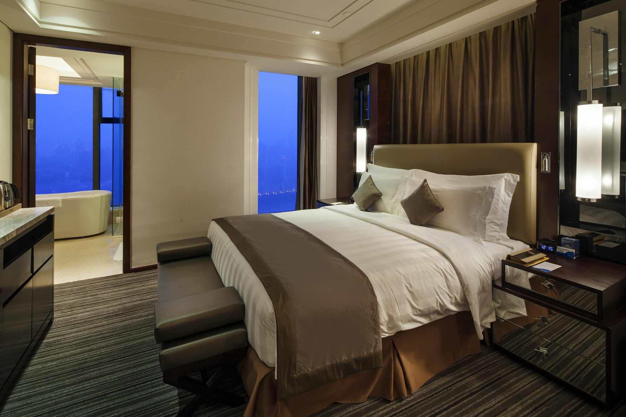 Radisson Blu Plaza Chongqing - Free 2 Bottle Of Local Beer Per Room During Stay Ngoại thất bức ảnh