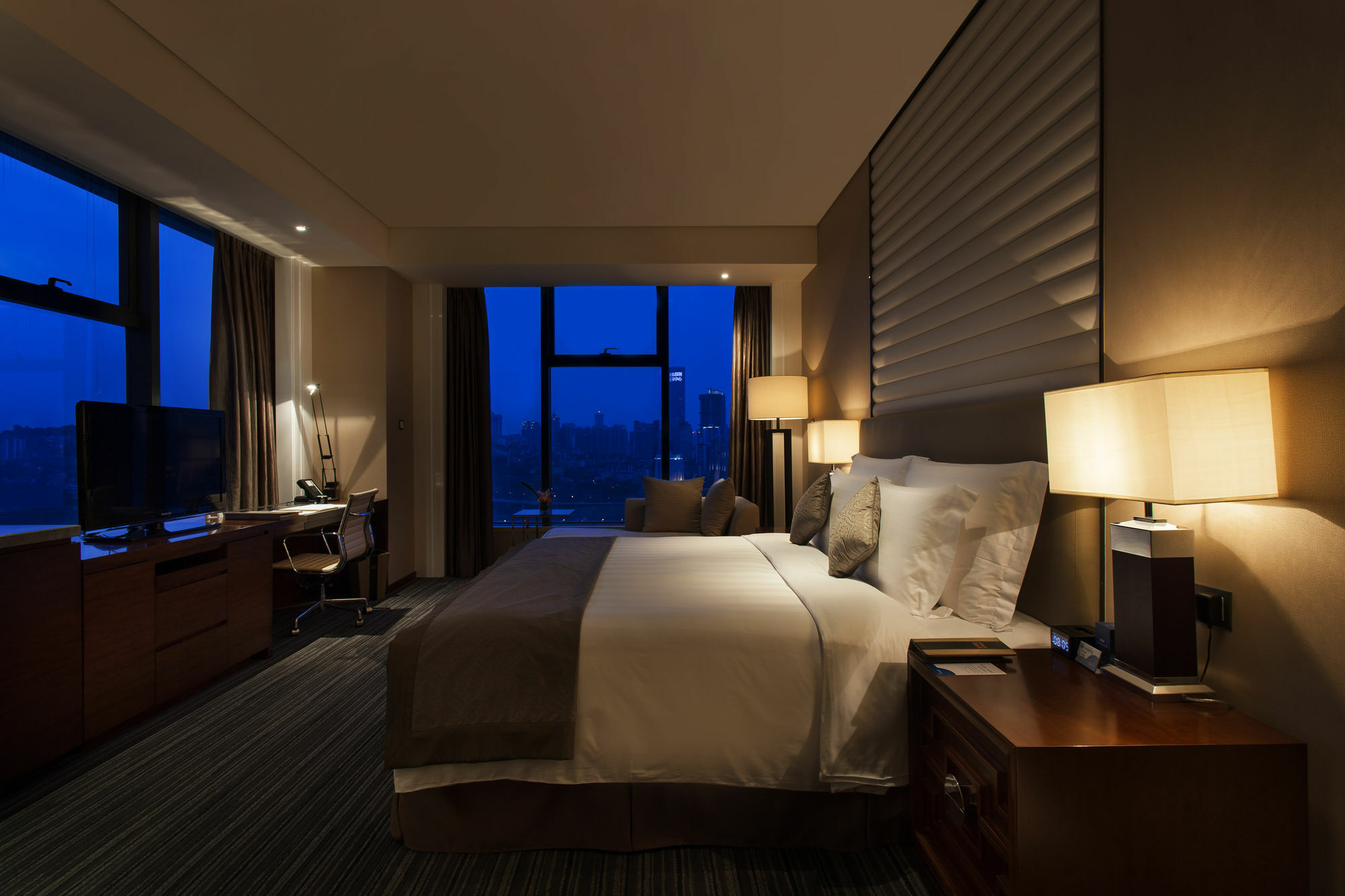 Radisson Blu Plaza Chongqing - Free 2 Bottle Of Local Beer Per Room During Stay Ngoại thất bức ảnh